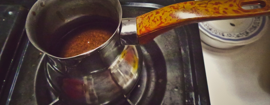 Siap memasak kopi ala turkish coffee.